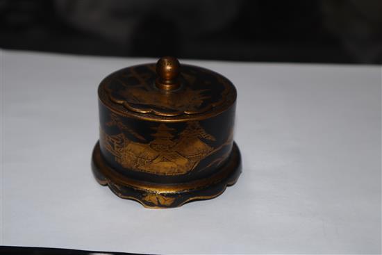 A Komai circular box and another largest diameter 10cm